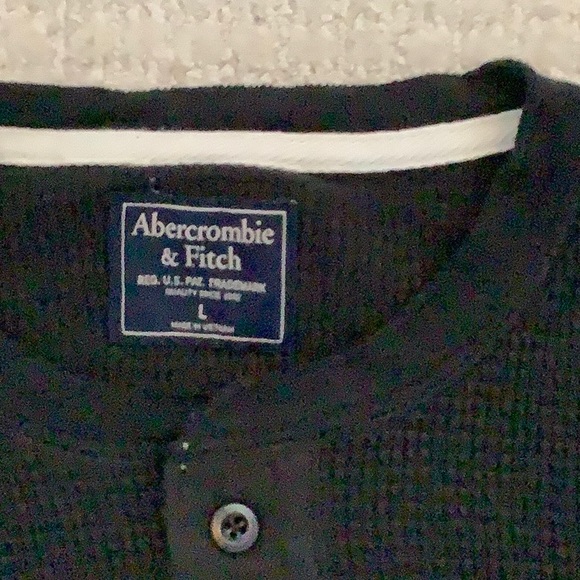 A&F long sleeve waffle henley.   Black size Large - Picture 2 of 4